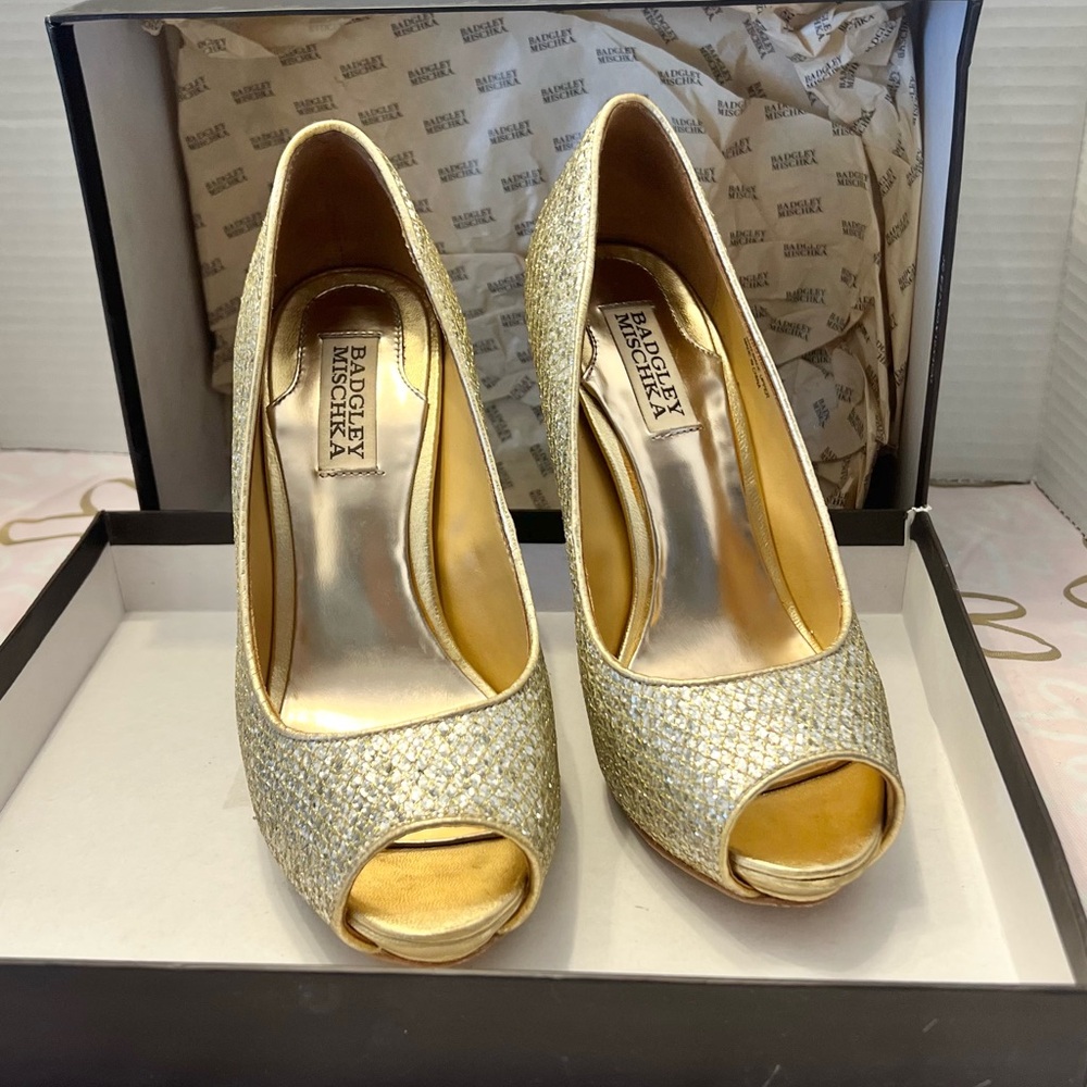 Badgley Mischka Women's Gold Peep-Toe Heels